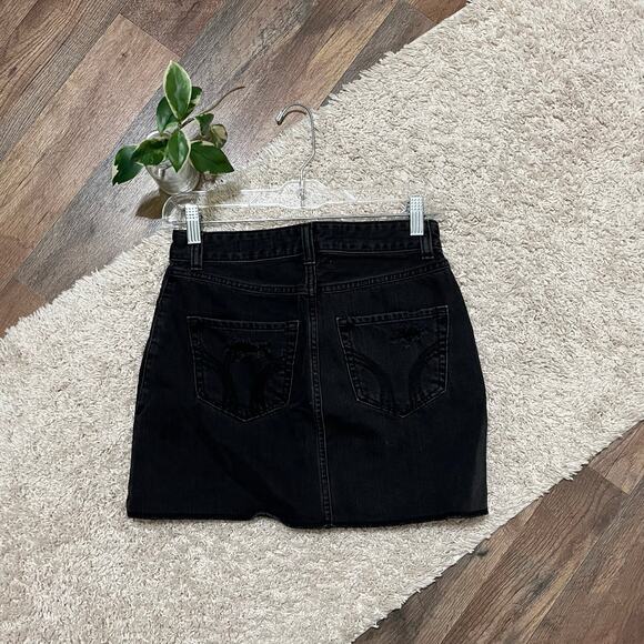 Hollister Vintage-Inspired Washed Black Distressed High Rise Denim Mini Skirt - Picture 4 of 4